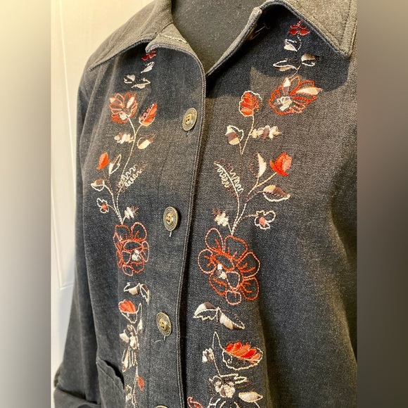 Alia petites embroidered button down denim jacket w/ front pockets  🌿🌺🌸🍃 - Picture 3 of 12